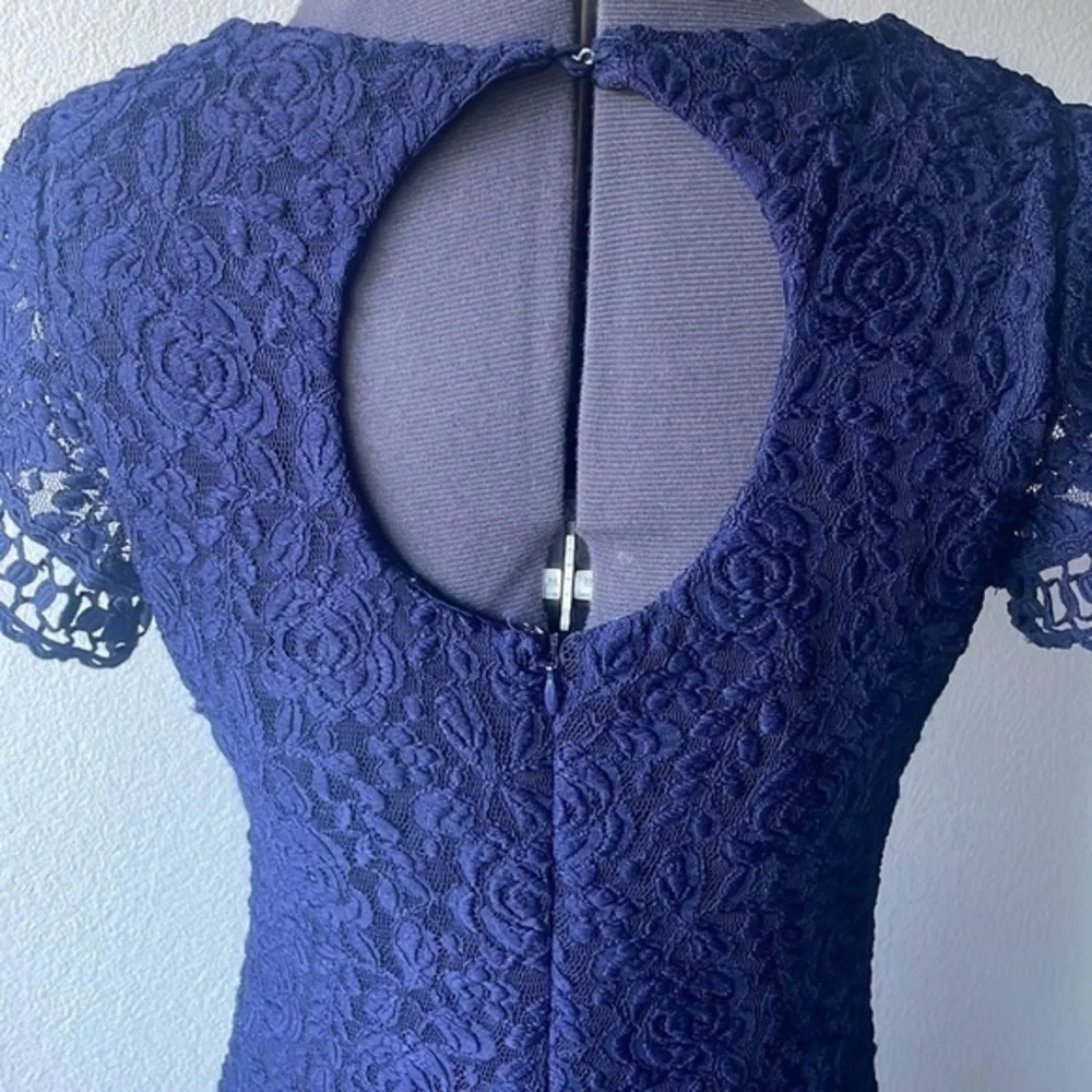 Laundry dress by Shelli Segal size small Los Angeles navy blue lace